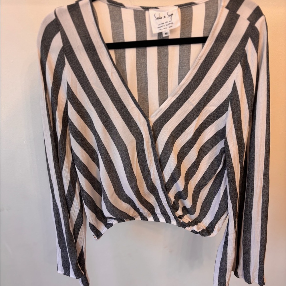 Sadie & Sage Black and White Striped V-Neck Long Sleeve Top - Picture 5 of 6